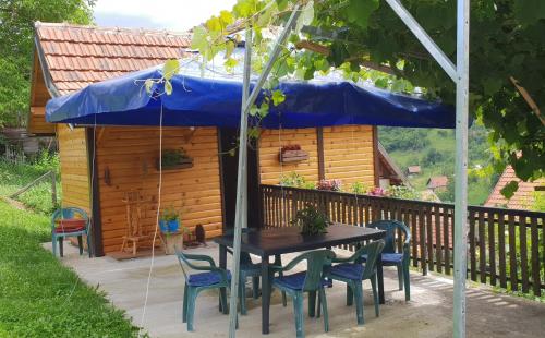 Erkély/terasz, Domacinstvo Prentovic in Ljubiš