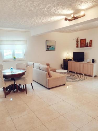 společenská místnost / TV salónek, House for rent Paola in Razanac