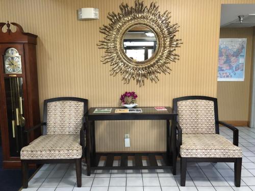 Super 8 by Wyndham Franklin Hwy 31 in Franklin, USA