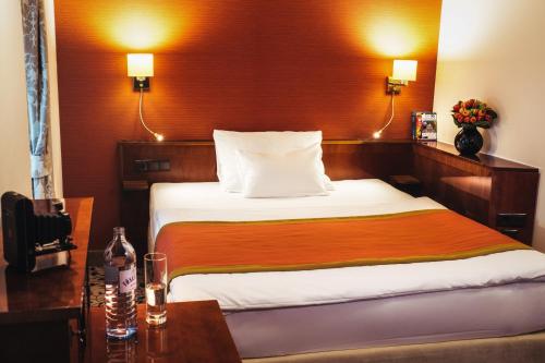 Classic Single Room image 4
