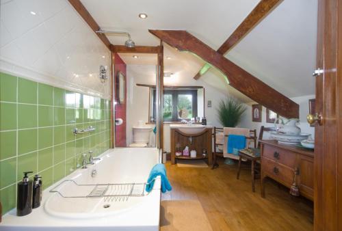 Tregondale Manor Farm - Killigarth Manor Holiday Park
