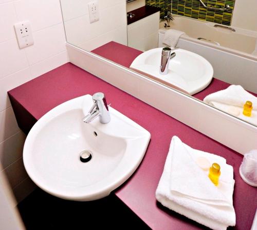 Link Hotel - image 5