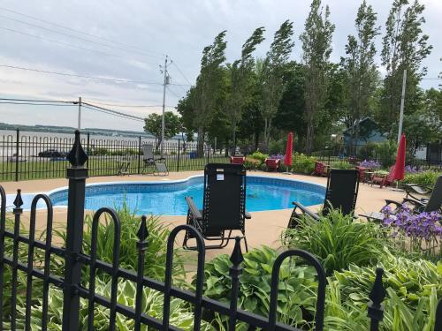 Létesítmények, Chalets Plage St-Jean 2 in Saint-Jean-de-l'Île-d'Orléans