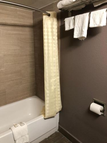 Economy Inn North Randall - image 13