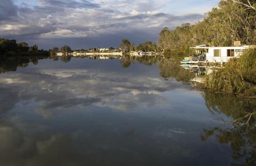 Renmark River Villas and Boats & Bedzzz