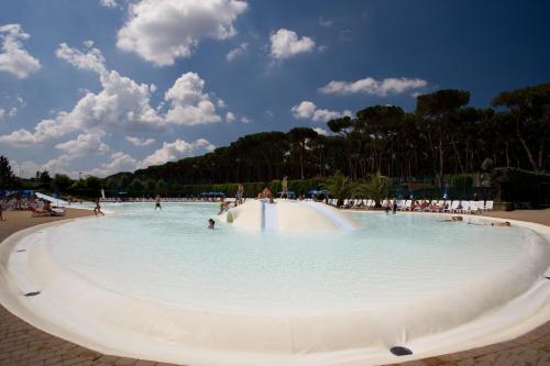 Fabulous Village Hotel (Rome) - Deals, Photos & Reviews