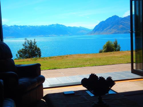 Lakefront Bellevue Lake Hawea Wanaka