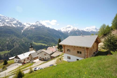 Ferienwohnung Caviezel - Apartment - Tschlin