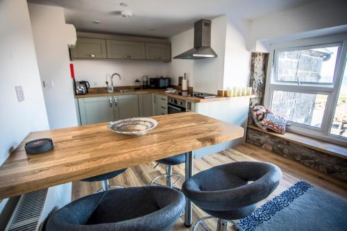 Waters Edge Holiday Apartments - image 14