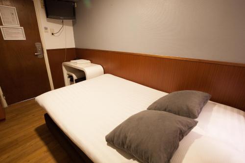 Double Room image 2
