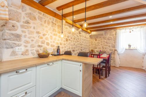 Summer Cottage - image 3