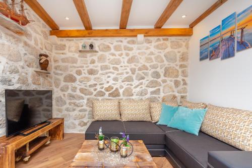Summer Cottage - image 2