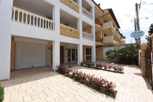  Eleonas Apartments in Nea Moudania