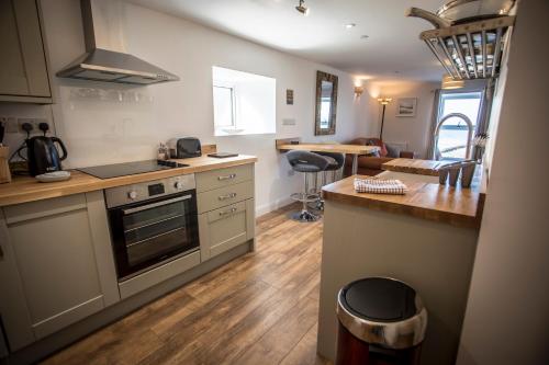 Waters Edge Holiday Apartments - image 7