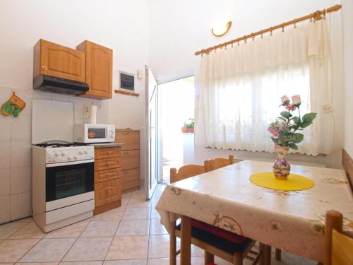 Apartment image 10
