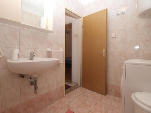 Apartment image 9