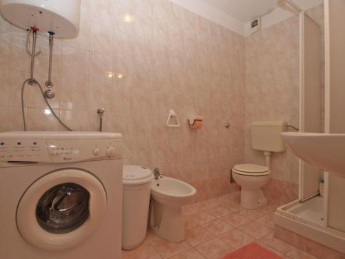 Apartment image 8