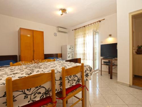 Apartment image 10