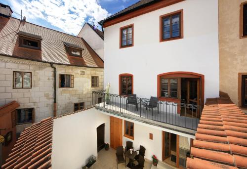 Ground Floor Apartment with Castle View