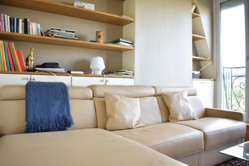 Fully Renovated Bright Studio With High View - image 13