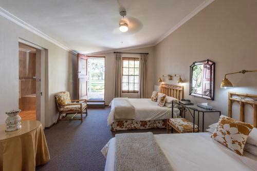 2 twin beds