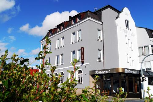 . Hotel Grader