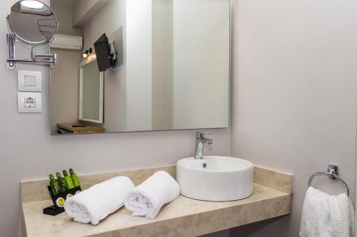 Bathroom, Rooms 48 by Zante Plaza in Zakynthos Island