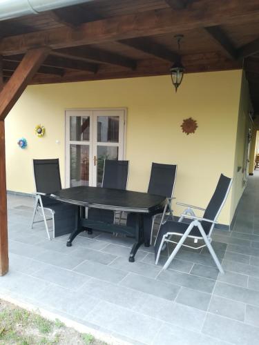 Favorite Vendégház (Favorite Vendeghaz) in โปรอสซโล่