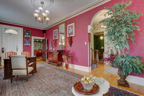 Lobby, Greystone Manor in Bird In Hand (PA)