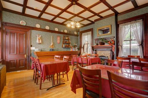 Restaurant, Greystone Manor in Bird In Hand (PA)