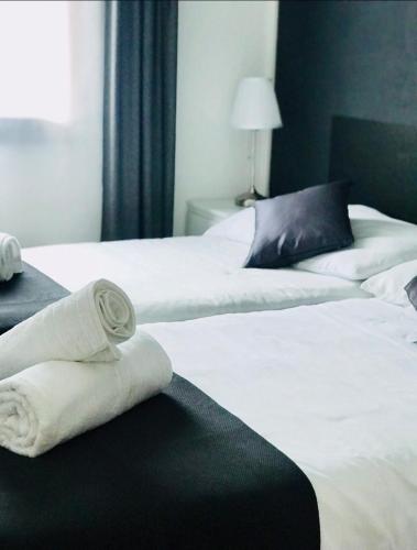 Twin Room with Private External Bathroom