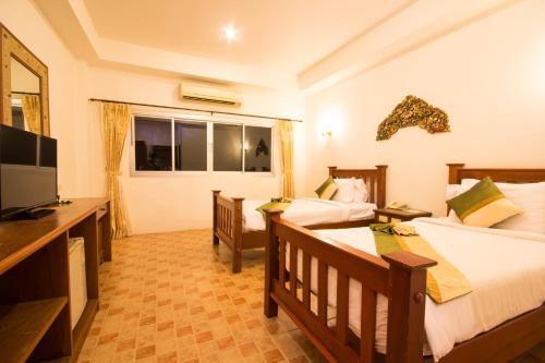 room detail thumbnail 1