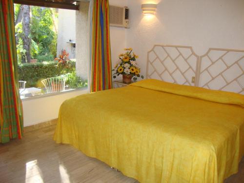 Sands Acapulco Hotel & Bungalows – Acapulco, MS