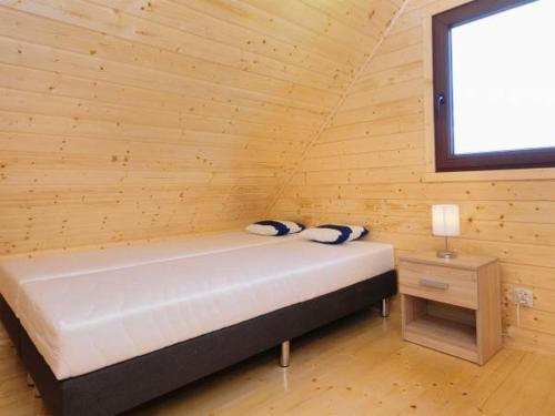 2 bedrooms, 6 beds