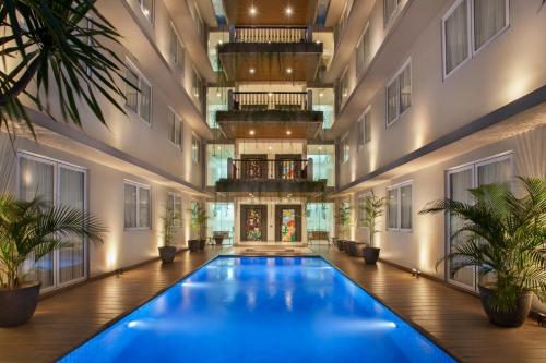 Swimming pool, All Nite & Day Hotel Alam Sutera in Tangerang