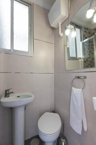 Double or Twin Room with Shared Bathroom image 2