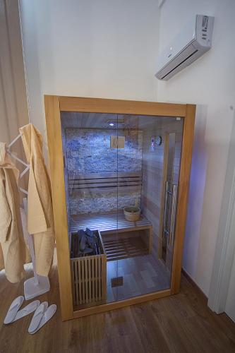King Room with Spa Bath image 10