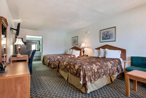 Americas Best Value Inn Paris - image 8