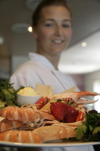 Brattvåg Fjordhotell - image 2