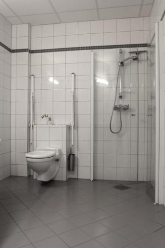 Brattvåg Fjordhotell - image 13