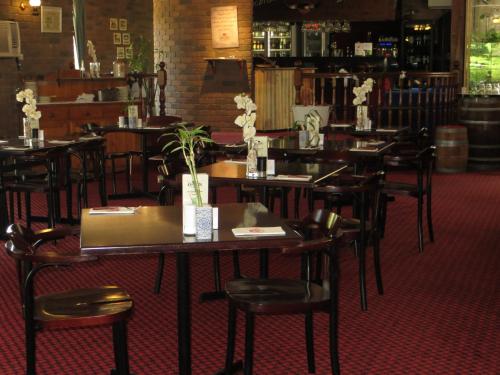 餐廳, 牧場主休息汽車旅館 (Cattleman's Rest Motor Inn) in 查特斯堡