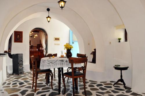  «Astrofeggia» A private stone house Nature-Seaview in Mandrakion