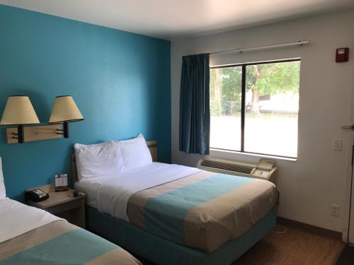 2 double beds