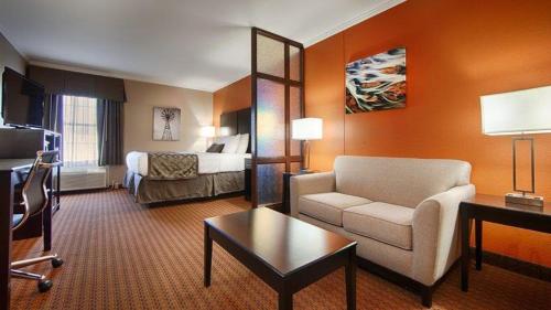 Best Western Plus Lubbock Windsor Inn