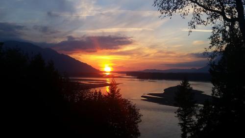 The Fraser Rivers Edge B&B Lodge in Chilliwack, Canada