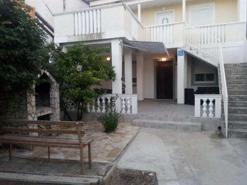 Apartments by the sea Turanj Biograd - 5740 
