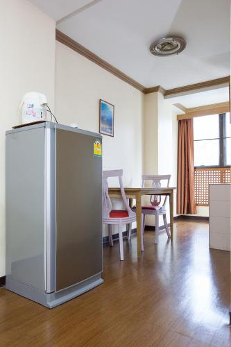 room detail thumbnail 1