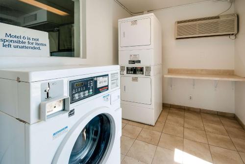 Motel 6-Lenexa KS - Kansas City Southwest - image 2