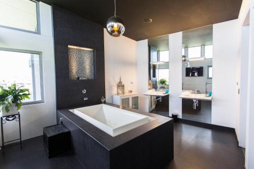 Bathroom, Starhaven Retreat in Indented Head