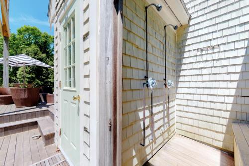 #OB Pool House - image 7